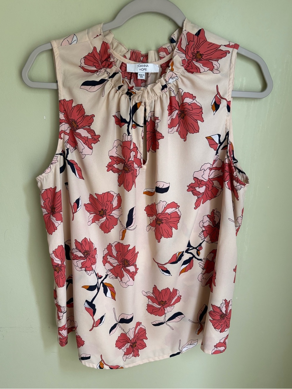 Joanna Hope Cream and Red Floral Sleeveless Blouse .Ruffle neck Size 18. Nice!
